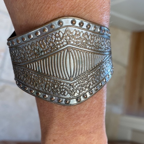 Brass Tone Metal Cuff Bracelet Womens Grape Vine Design festival gothic gypsy - Picture 6 of 7